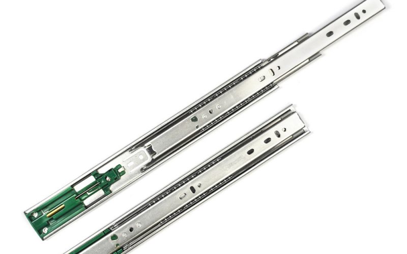 Prowadnice do szuflad – rolkowe czy kulkowe?