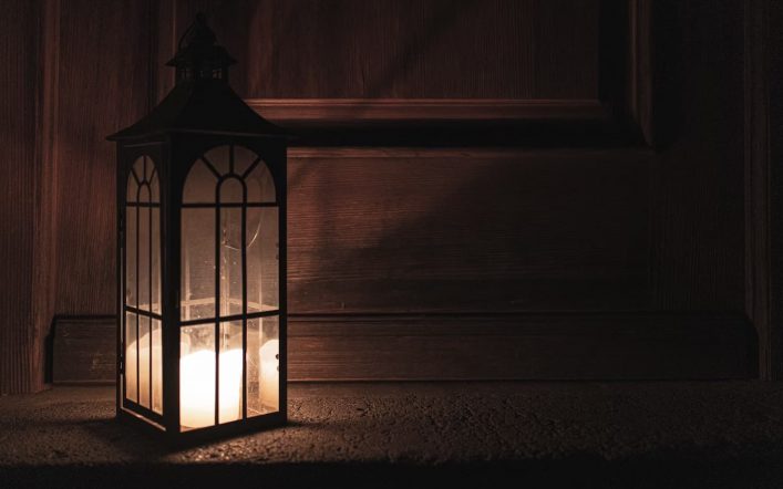 Lampion Drewniany: Elegancja i Warmia Naturalnego Światła